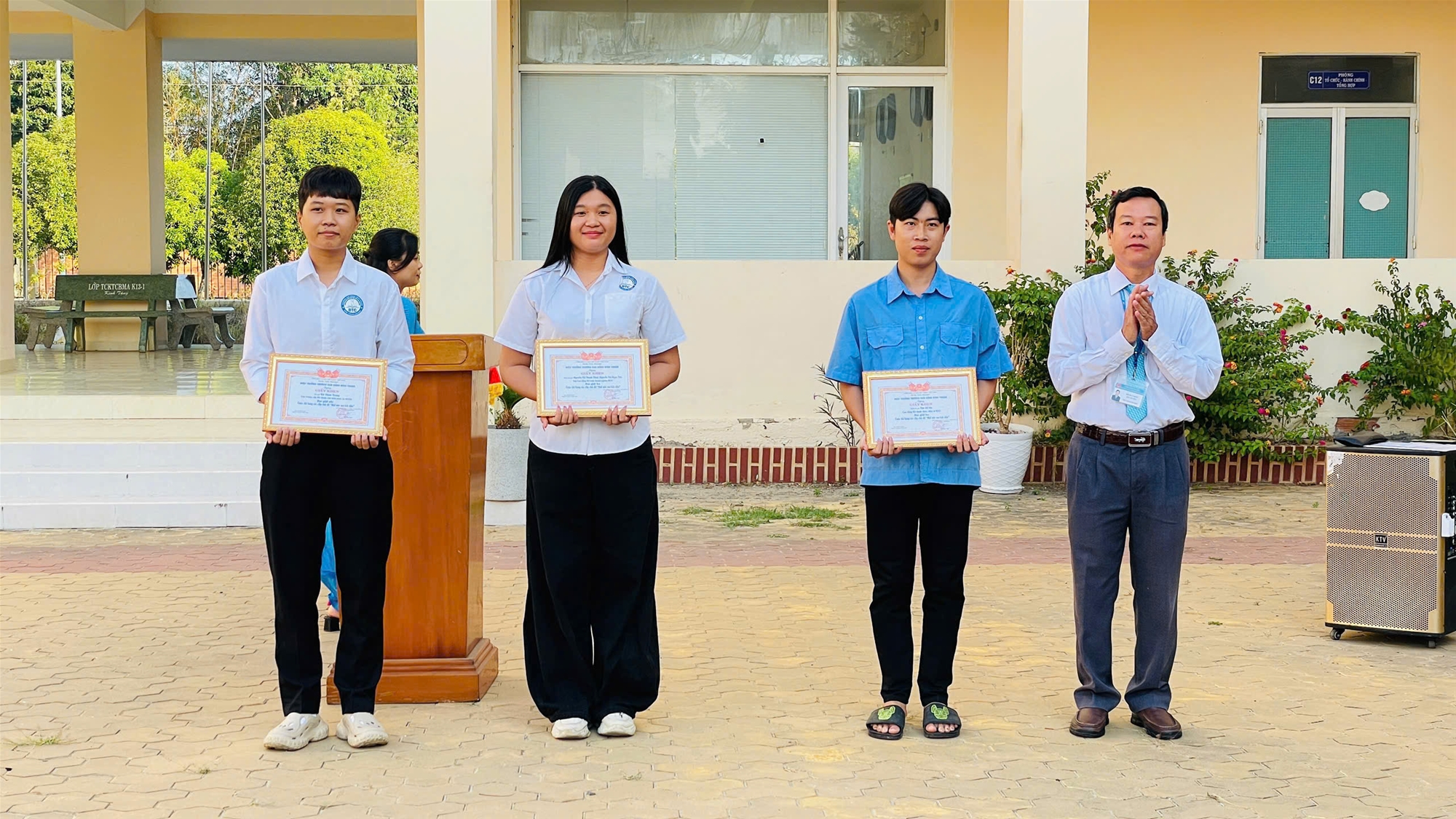 Trao giải Cuộc thi sáng tác clip chủ đề “Nơi ước mơ bắt đầu”